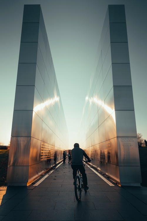Základová fotografie zdarma na téma 911 památník, architektura, biker