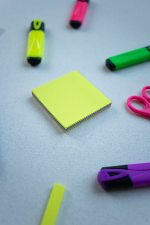 Free A vibrant collection of markers and sticky notes arranged creatively on a desk. Stock Photo