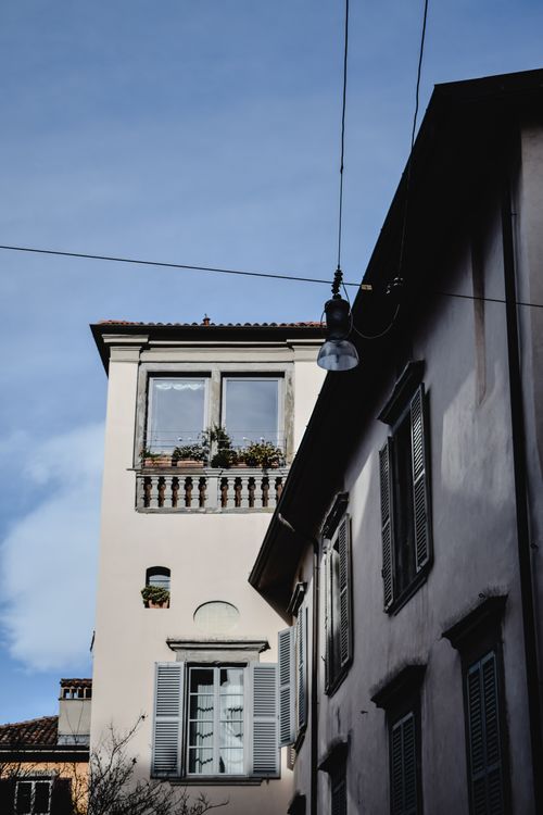 Free Historic Bergamo architecture with classic windows under a bright sky. Stock Photo