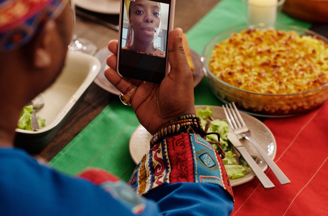 Online dating: starting a conversation on a niche platform