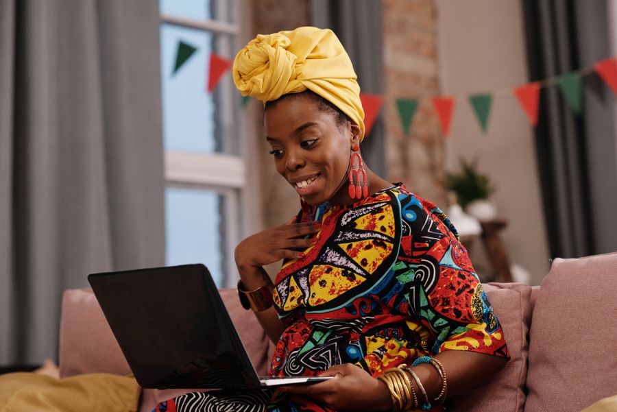 Spiritual creator selling online courses and books