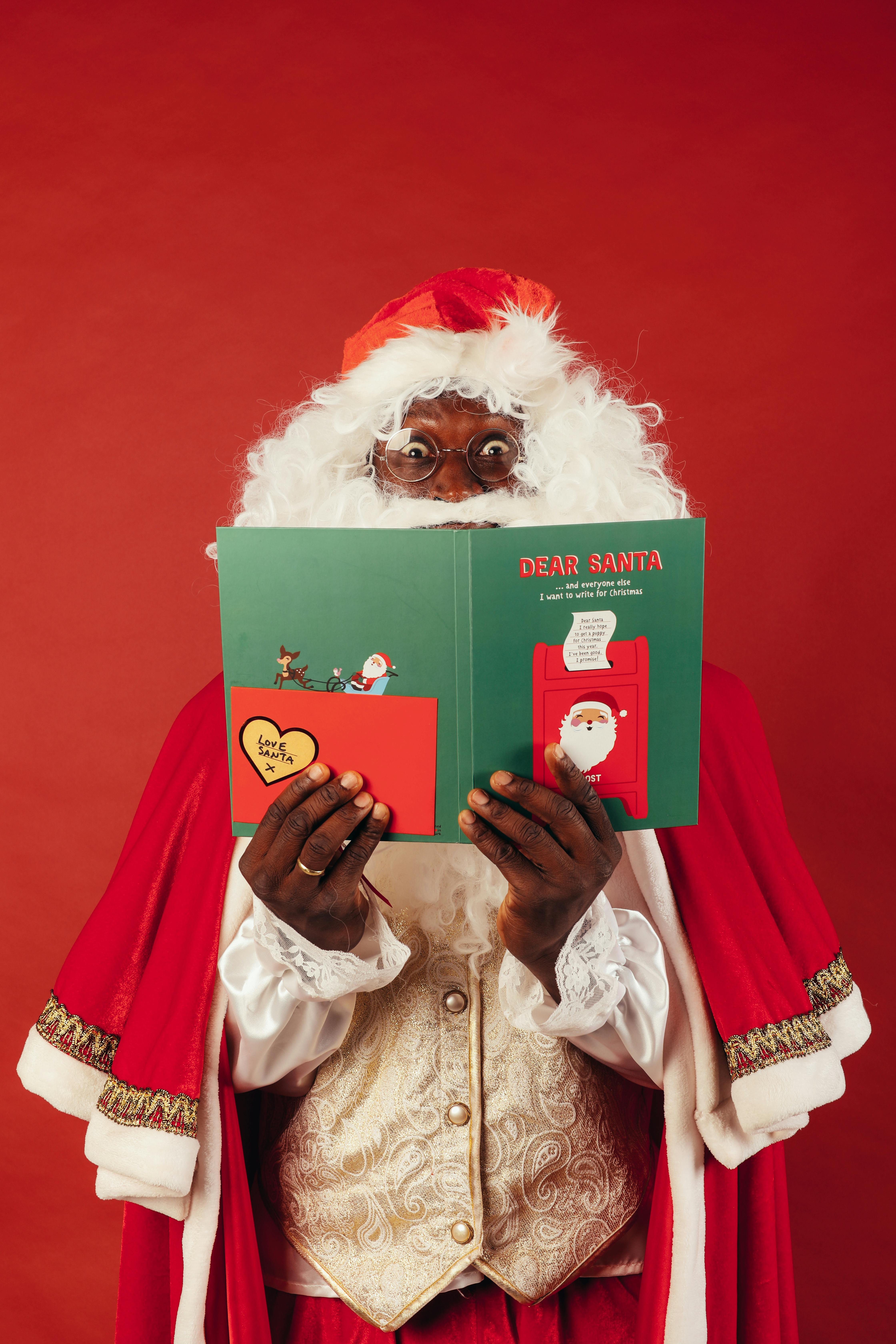A Christmas card covering Santa Claus' face. | Photo: Pexels