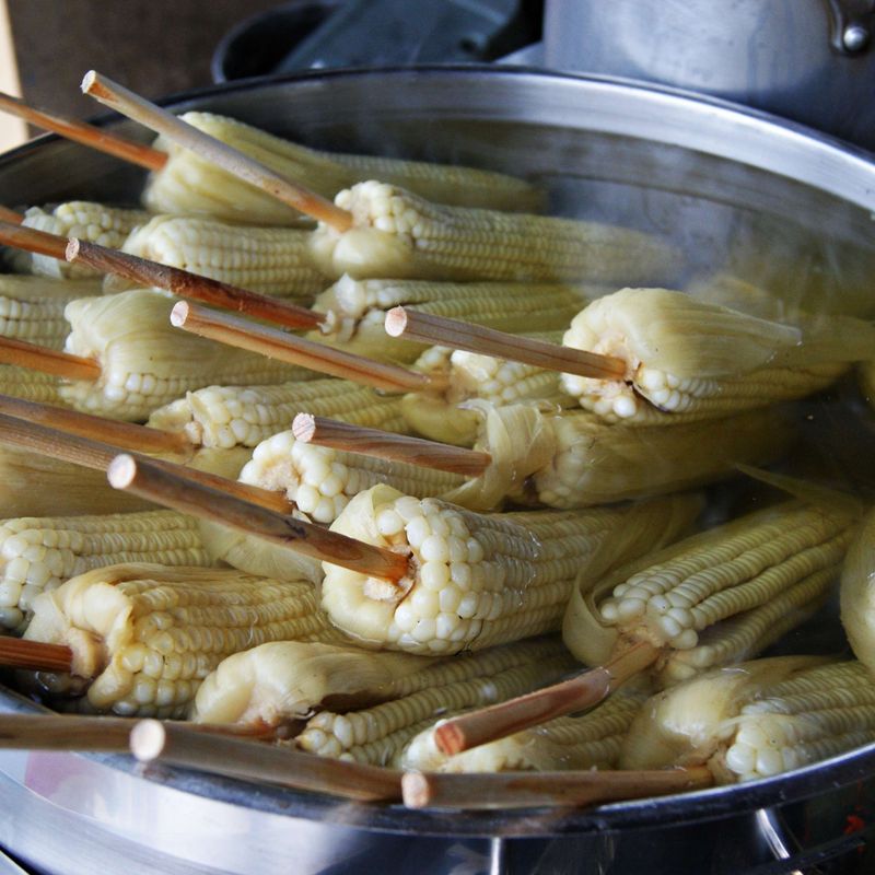 Classic Boiled Corn on the Cob