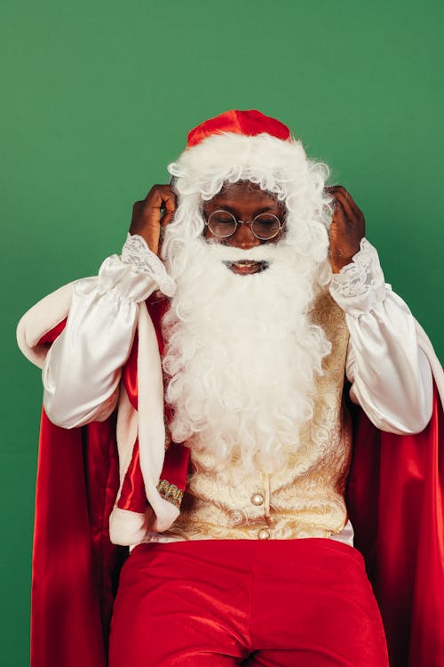 Papai Noel Arrumando O Cabelo