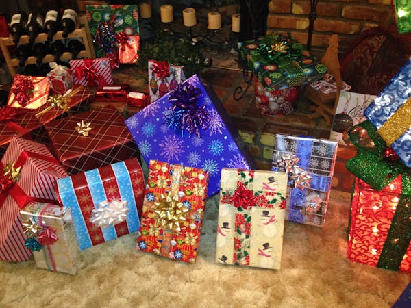 Personalized gift customization process