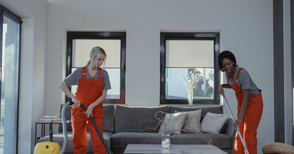 Cleaning linoleum floors with vinegar