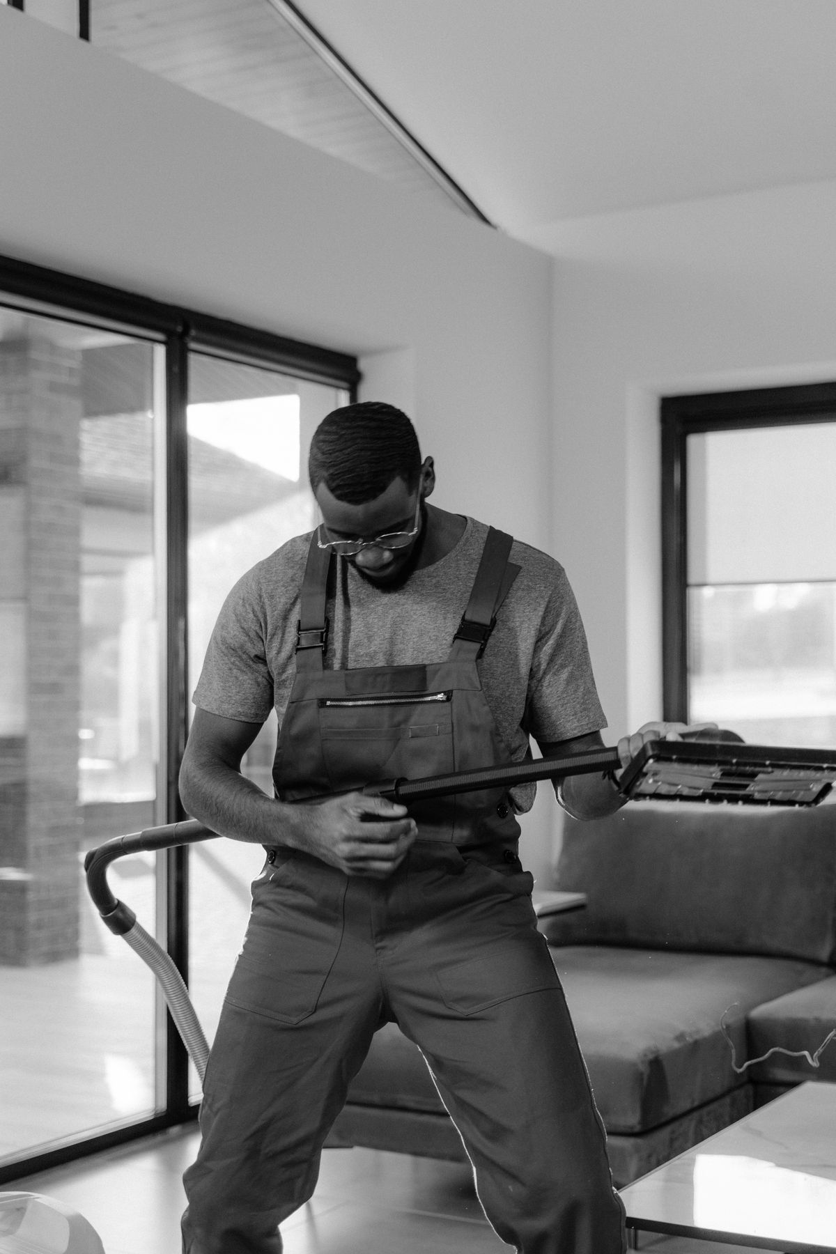 Professional cleaner in Lusail City apartment