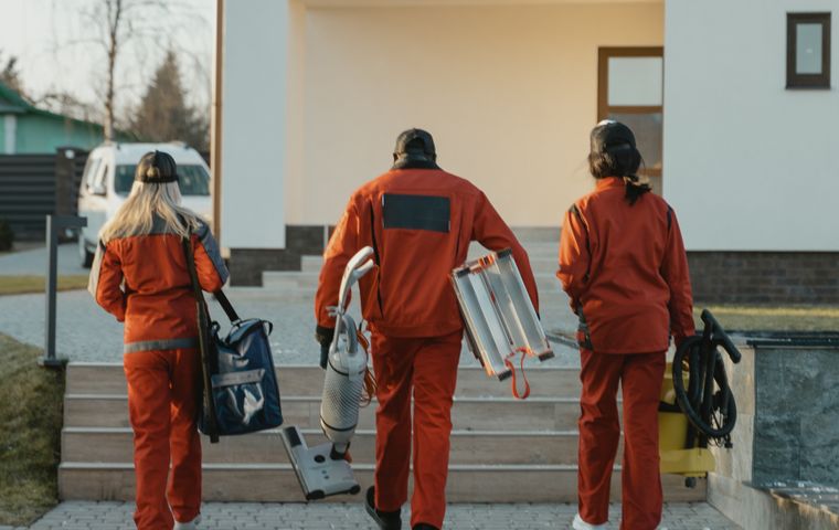 Professional cleaning crew arriving at a home