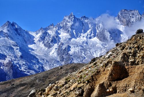 Free Breathtaking view of snowcapped mountains in Tibet's rugged landscape on a clear day. Stock Photo
