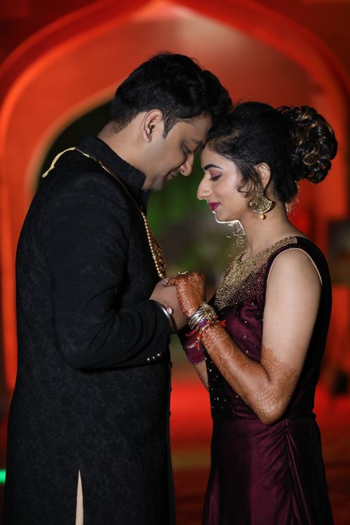 Free A romantic Indian couple sharing a moment during their wedding ceremony. Stock Photo