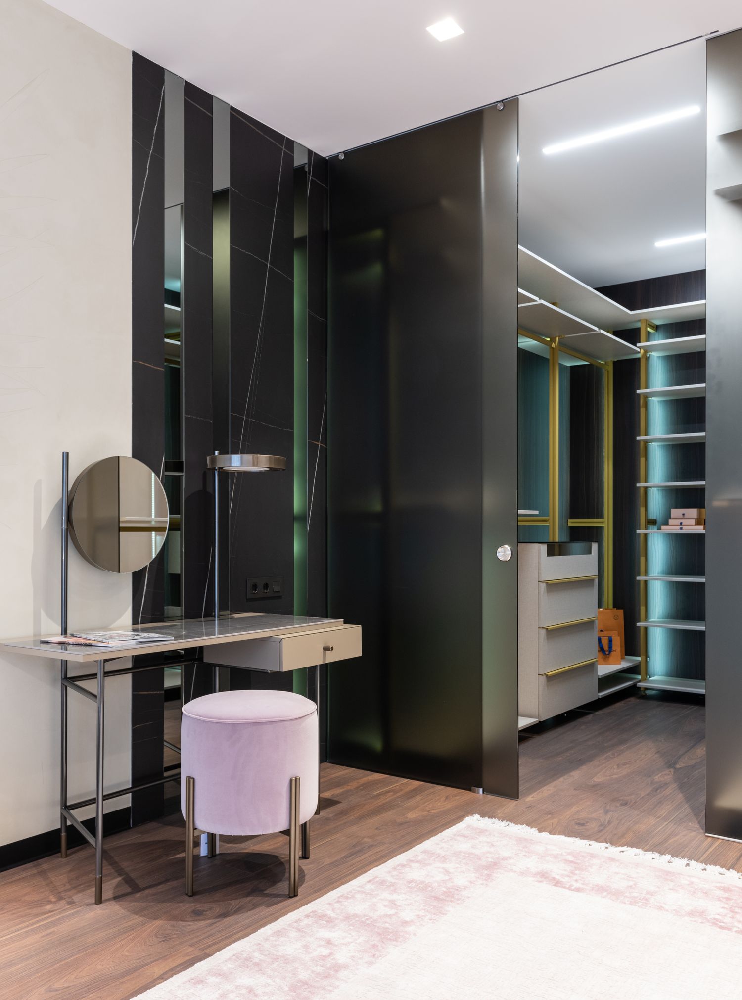 Espace intérieur lumineux et privé pour artiste