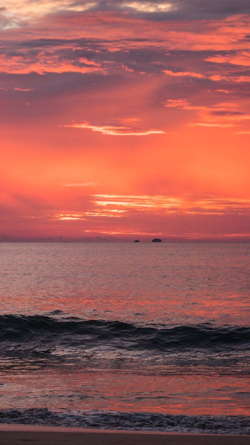 Immagine gratuita di cielo drammatico, mare, nuvole