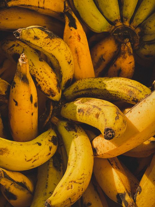 Free Close-up of ripe bananas showcasing their vibrant yellow hue, ideal for healthy eating concepts. Stock Photo
