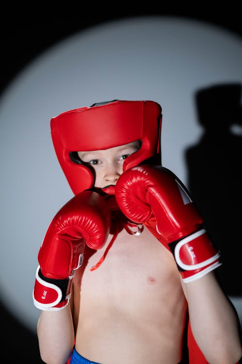 niño en traje de boxeo 16096754 Foto de stock en Vecteezy