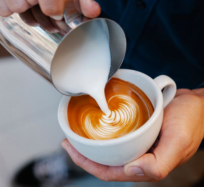 Effortless Milk Frothing: User Experience and Functionality Insights