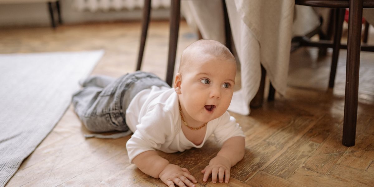 Baby Leren Staan en Eerste Stappen: Wanneer en Hoe Stimuleer Je Het?