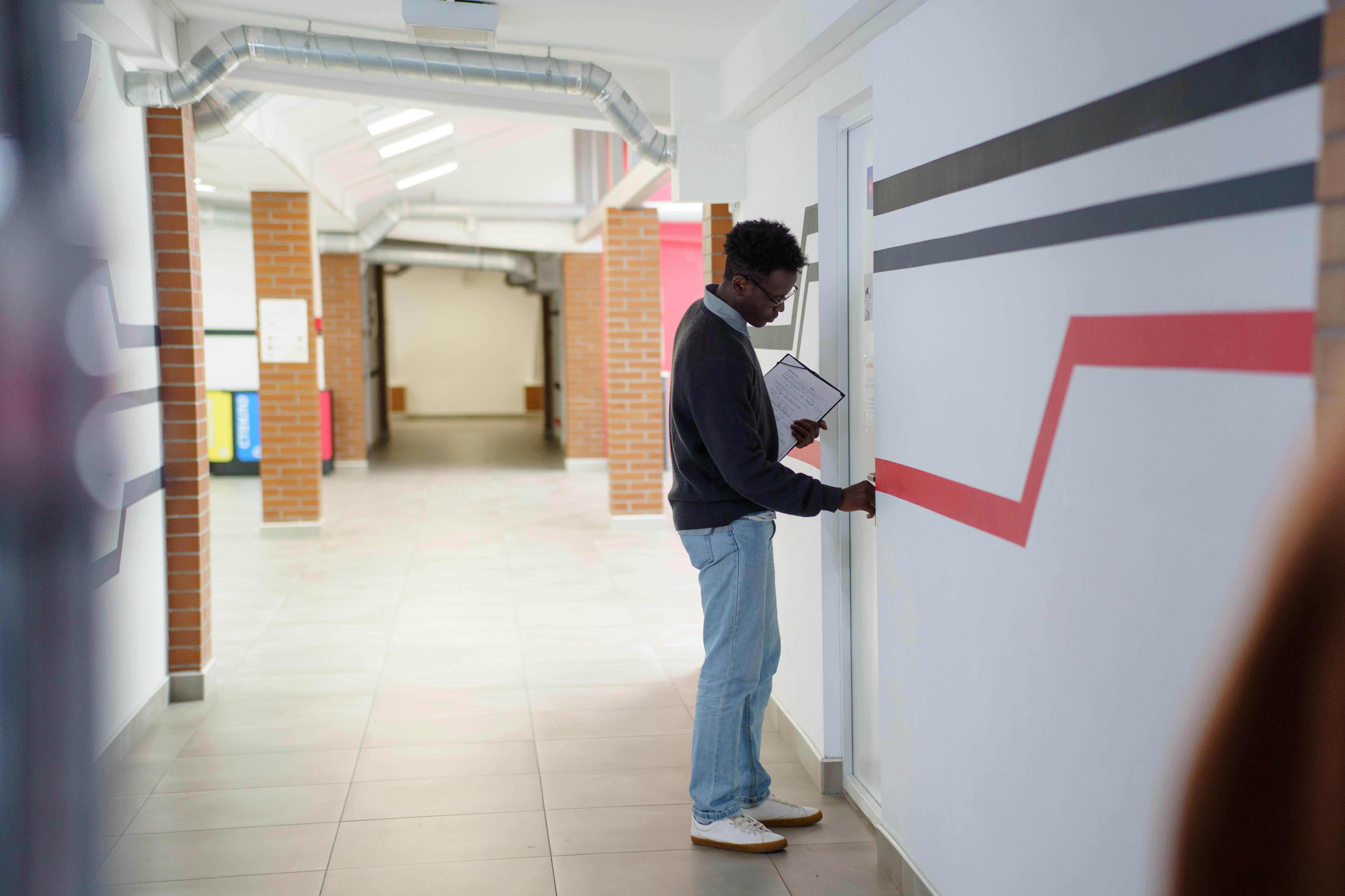 Releaser Launches Tenant Screening Platform for Property Managers Handling 50–500 Units — Photo by cottonbro studio on Pexels