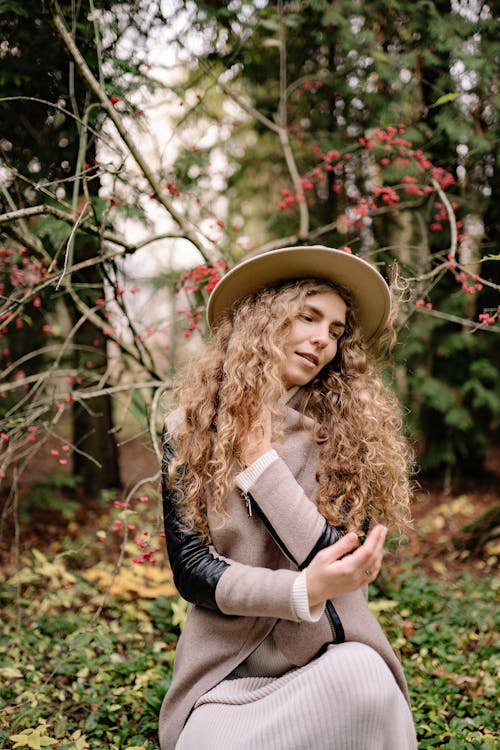 Gratis lagerfoto af bredbrede hat, efterår, kvinde Lagerfoto