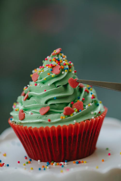 Cupcake De Morango Com Cobertura De Morango