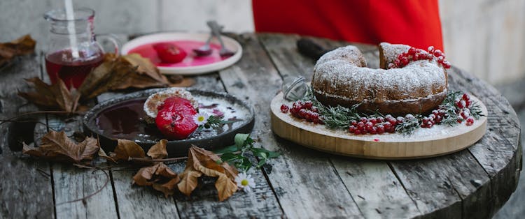 Crop Faceless Woman Standing Near Table With Fresh Delicious Pie