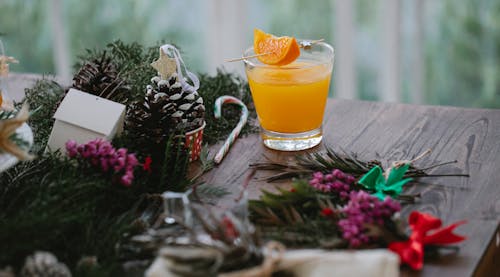 Five Ingredient Holiday Cocktails That Make Merrymaking Effortless