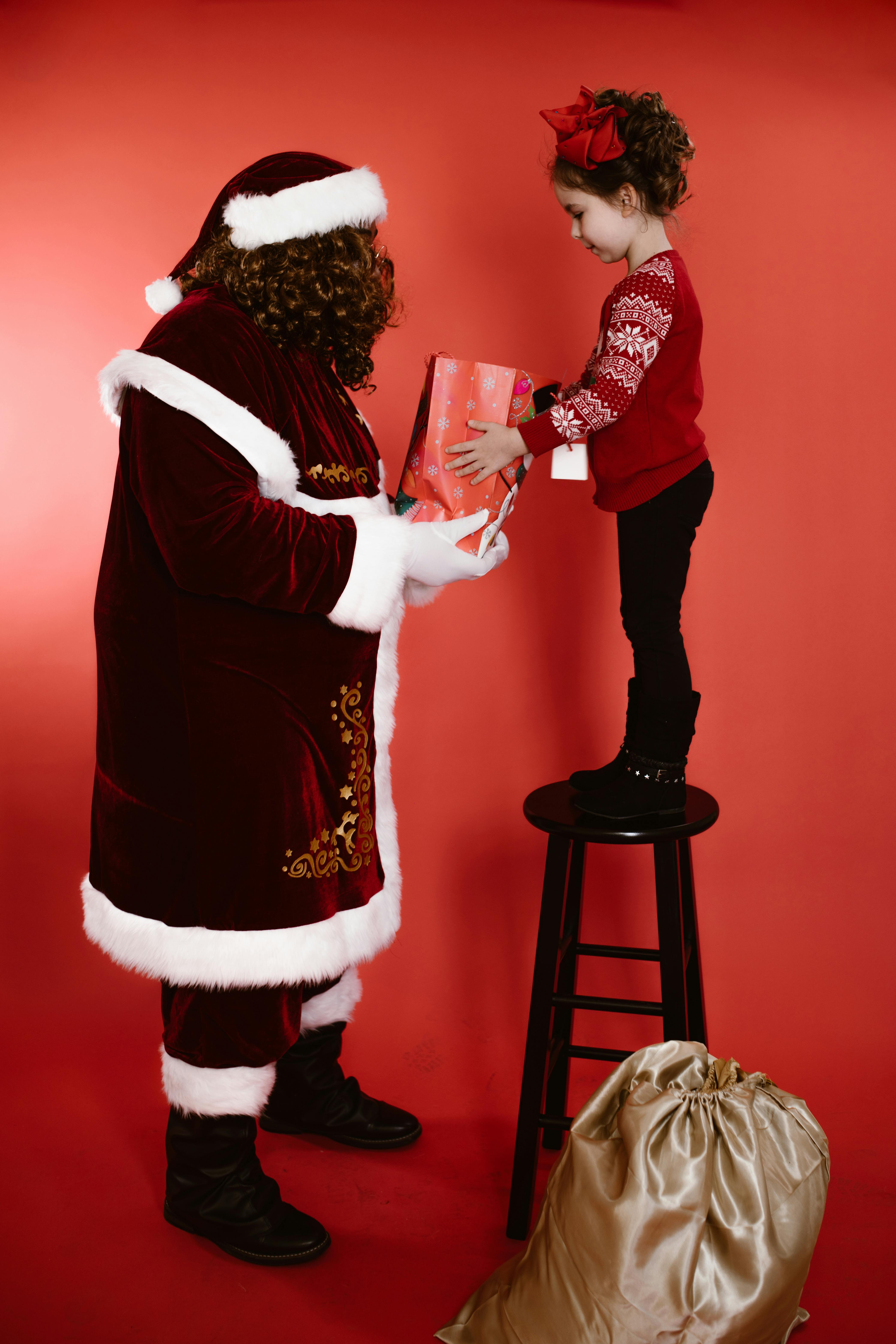 Christmas Gift Giving Photos, Download The BEST Free Christmas Gift