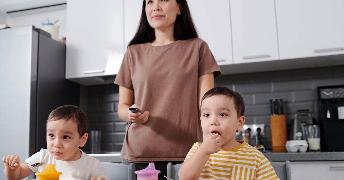 Why Toddler Screen Time Feels Impossible (And What Actually Works for Healthy Habits)