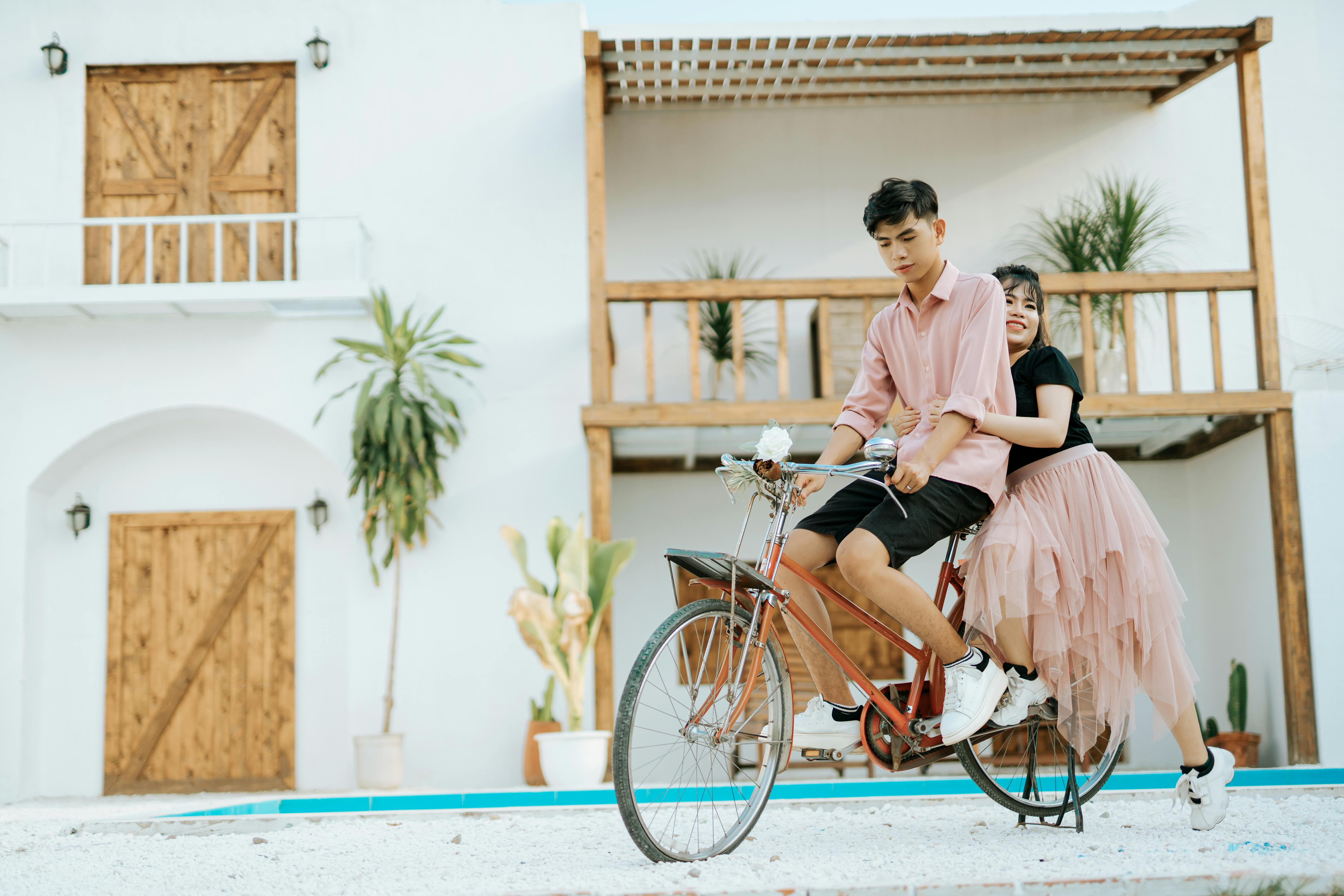 Airbnb Launches New UK Experiences to Save Unique Crafts from Extinction — Photo by Trần Long on Pexels