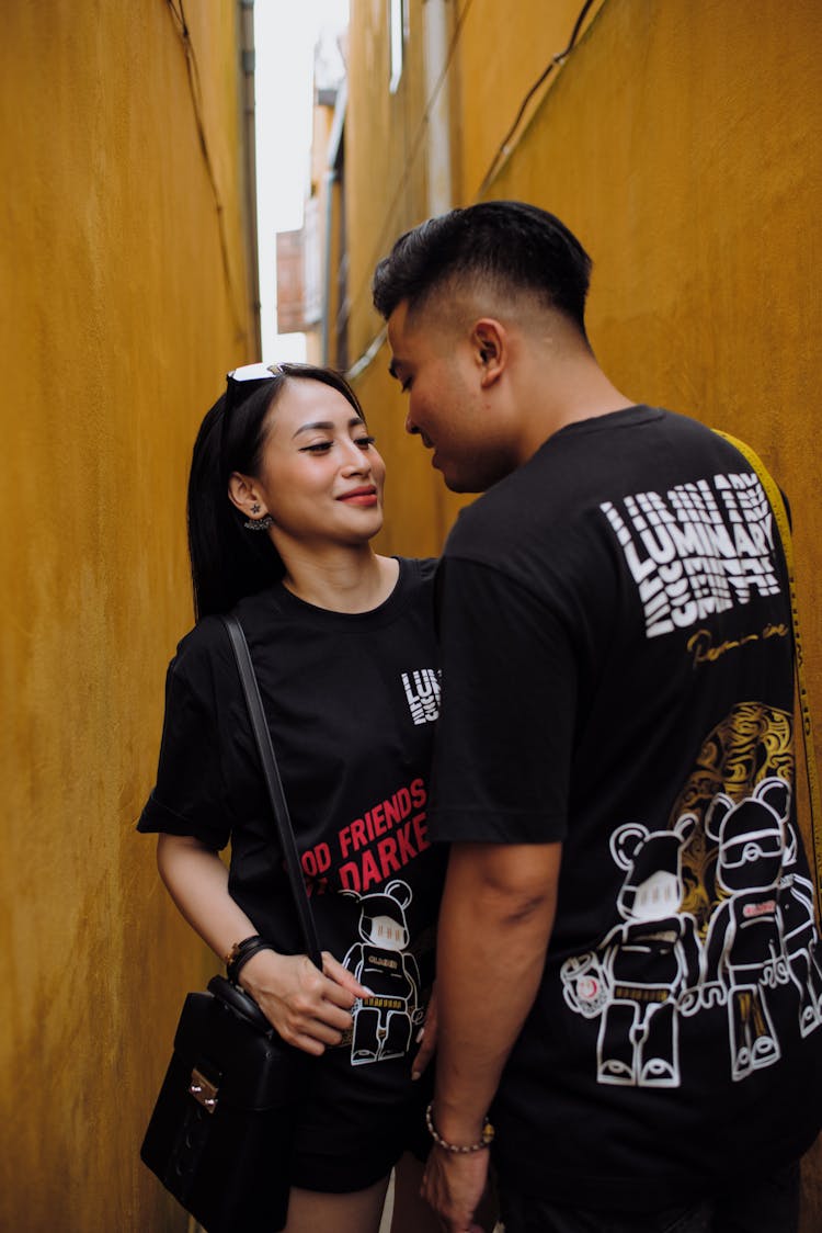 Cheerful Ethnic Couple Interacting Between Old Houses On Street