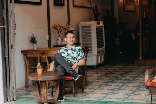 Ingyenes stockfotó asztal, autentikus, ázsiai férfi témában