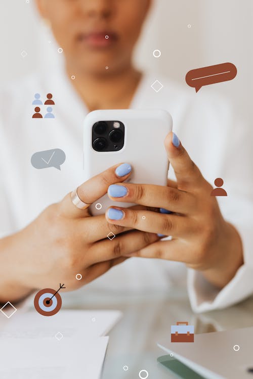 Free Close-Up Shot of a Person Holding a Smartphone Stock Photo