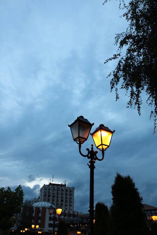 Gratis arkivbilde med by, kveld, lampe