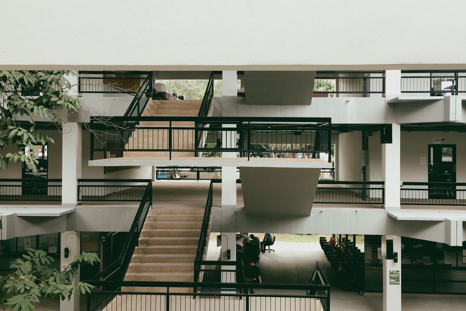 17. Desain Balkon Kecil Agar Tetap Estetis dan Fungsional 17. Desain Balkon Kecil Agar Tetap Estetis dan Fungsional