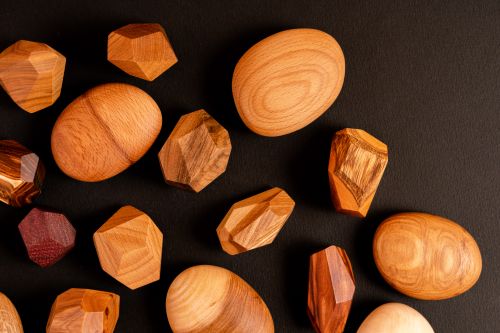 Free Elegant geometric wooden art pieces arranged on a black background, showcasing craftsmanship. Stock Photo