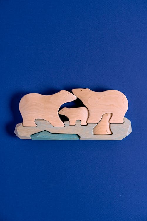 ahşap oymacılığı, kutup ayısı, mavi arka plan içeren Ücretsiz stok fotoğraf