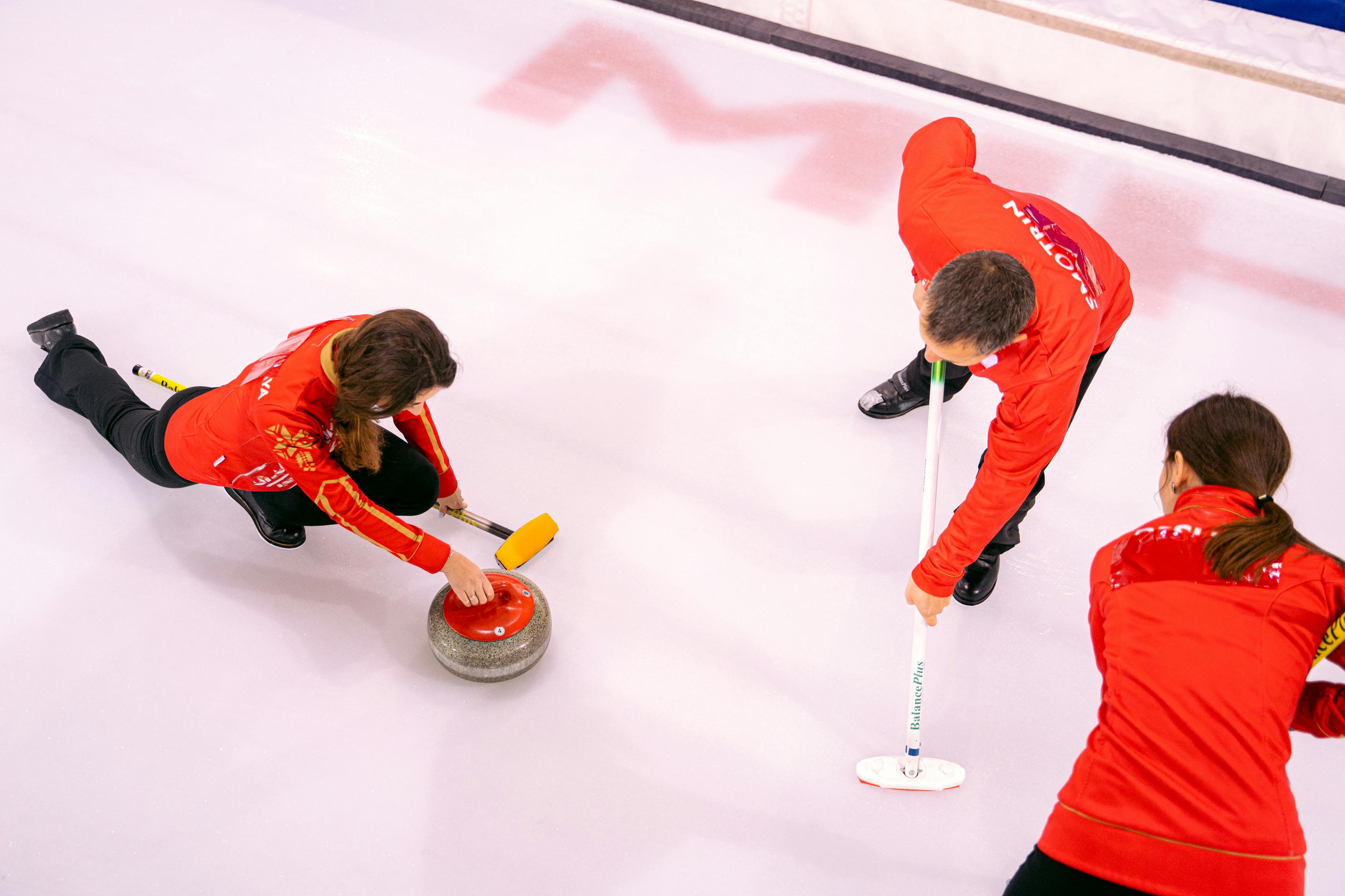 Curling Photos, Download The BEST Free Curling Stock Photos & HD Images