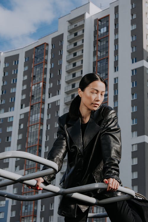 Gratis stockfoto met appartementencomplex, Aziatische vrouw, elegant