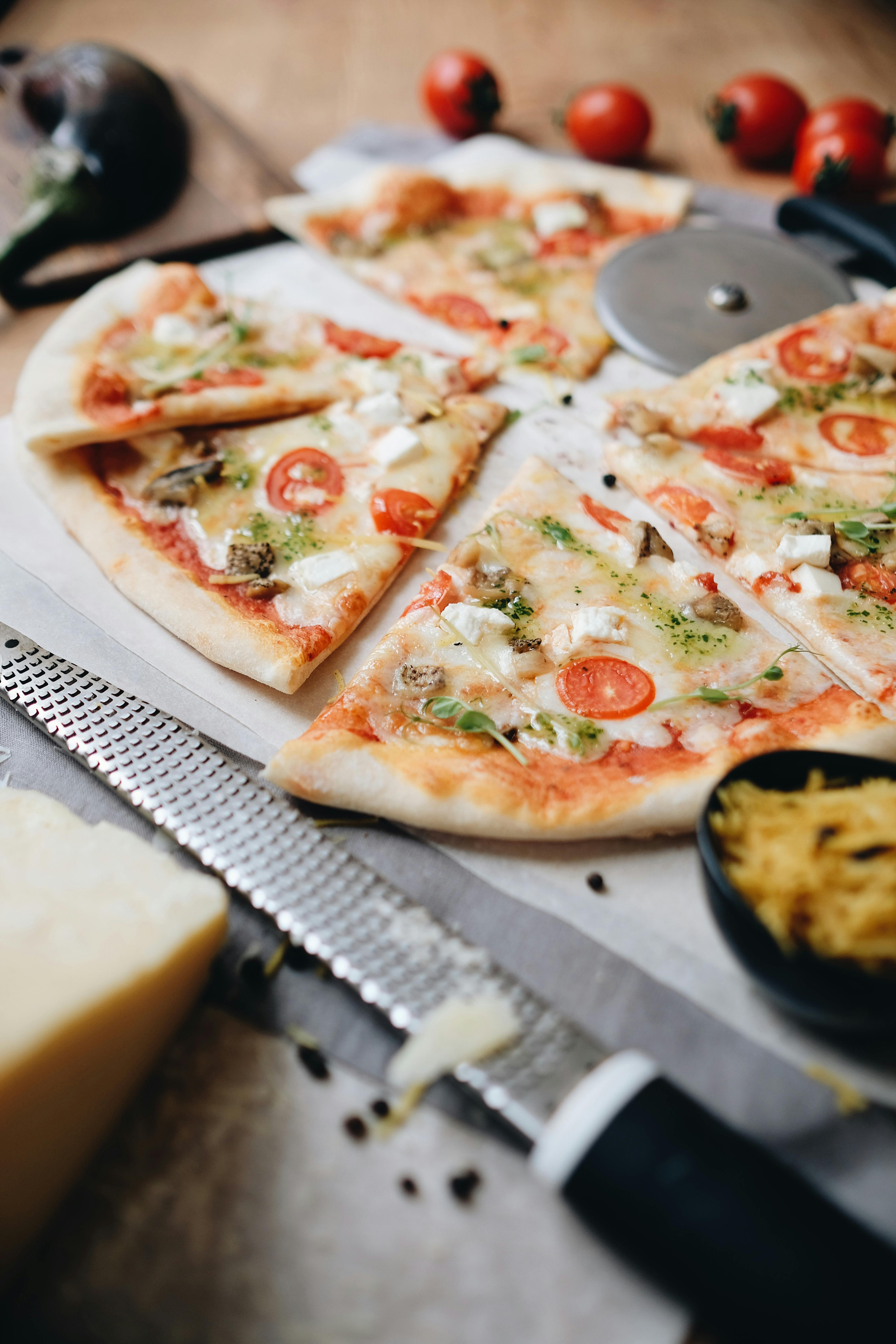 Close-Up Shot of a Pizza · Free Stock Photo