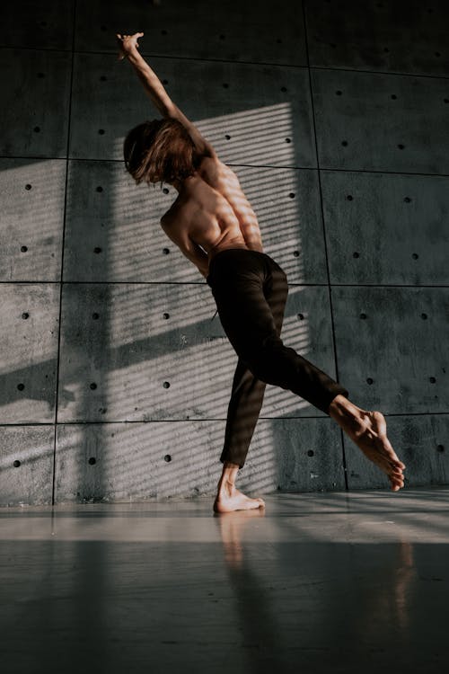 Ingyenes stockfotó akrobata, akrobatikus, félig meztelen témában