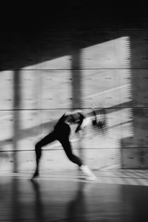 Free Black and white artistic motion blur of a dancer performing indoors, emphasizing dynamic movement. Stock Photo