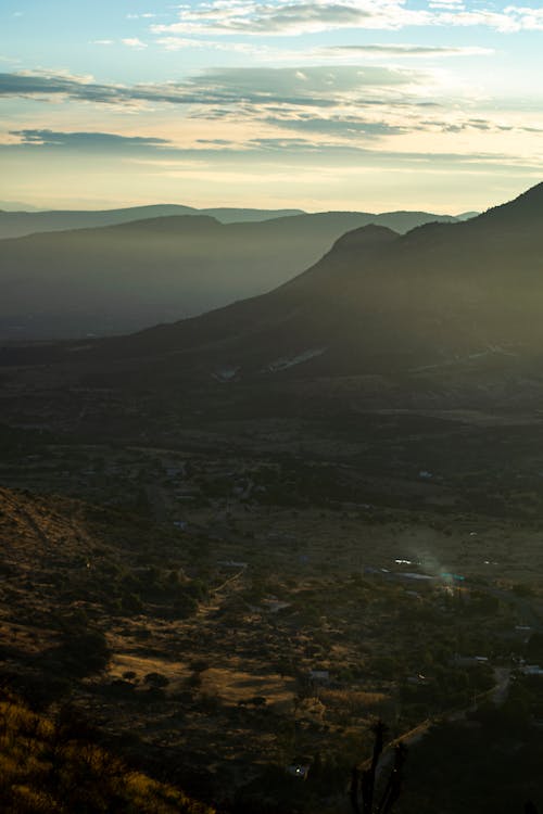 Kostenloses Stock Foto zu abend, berge, dämmerung