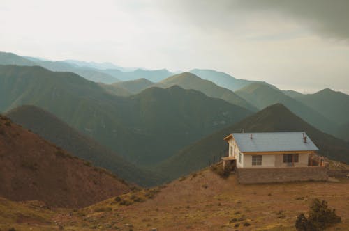 Foto profissional grátis de aerofotografia, casa, colinas