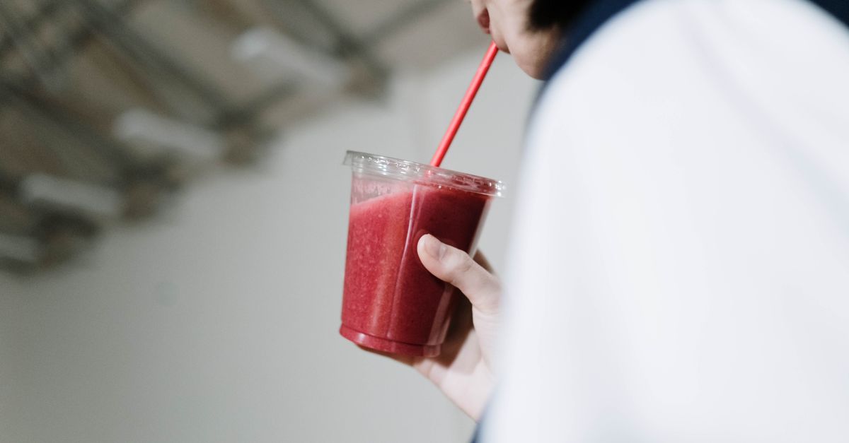 Γιατί νιώθω ναυτία αφού πιω ένα παχύρρευστο smoothie φρούτων;