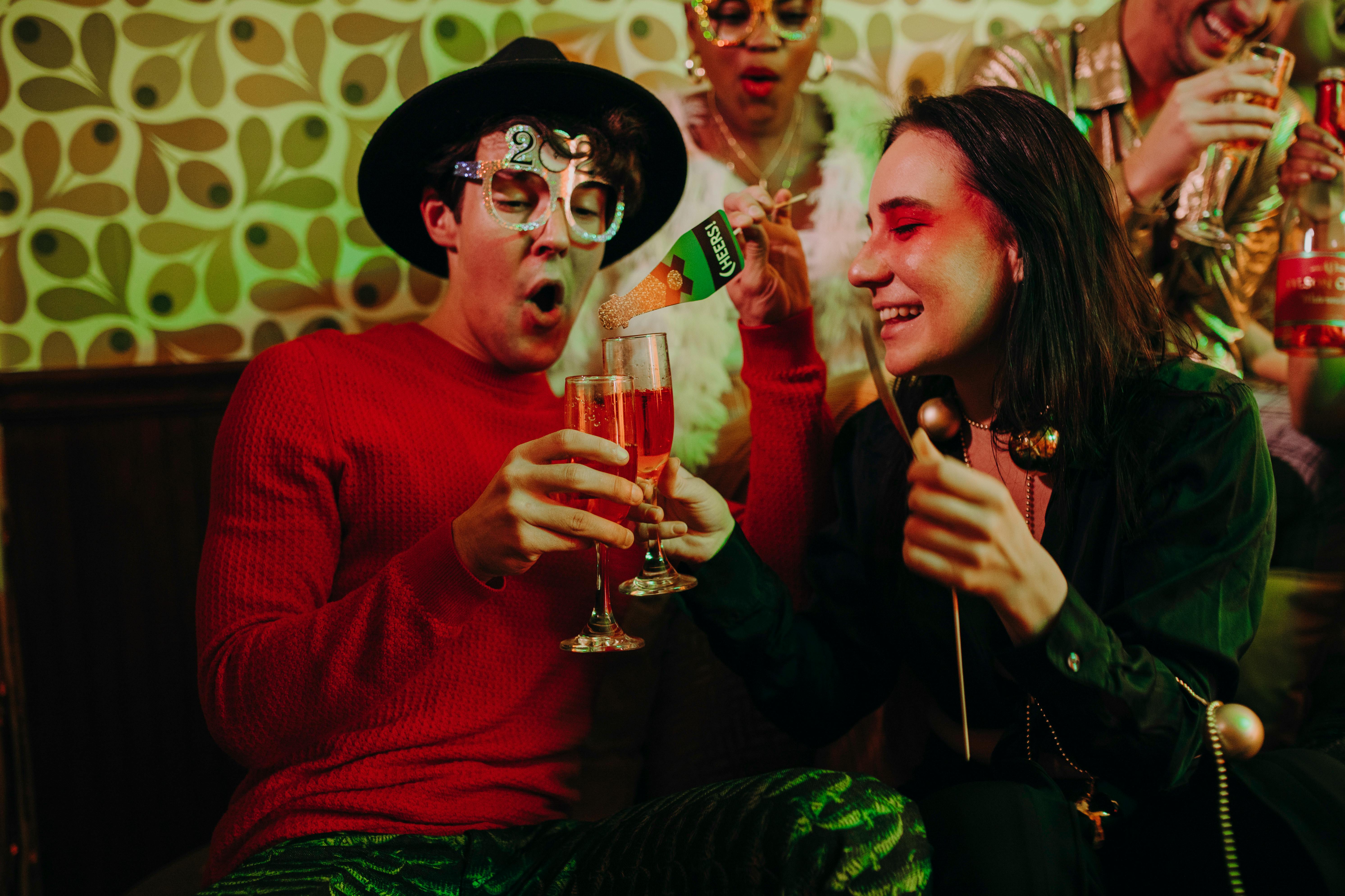 Damen Kleider Zara: Entdecken Sie Die Must-Have Styles Dieser Saison 6 Diese 5 Zara Kleider werden 2023 zum Must-Have in Ihrem Kleiderschrank