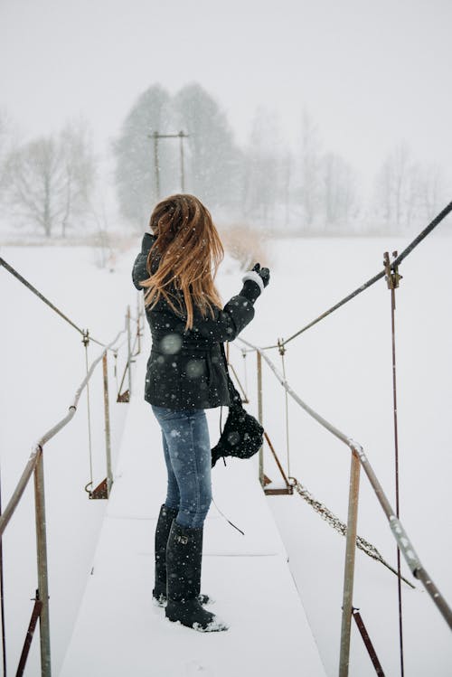 人, 冬, 垂直ショットの無料の写真素材