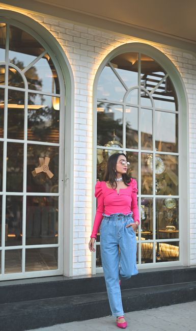 Un poco de rosa levanta el ánimo al instante, y los zapatos combinan perfecto 💗
#lookdeldia #pink #blouse #jeans