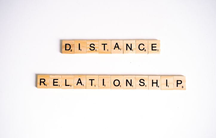 Online dating: starting a conversation on a niche platform