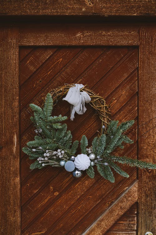 Free A Wreath Hanged on a Wooden Door Stock Photo