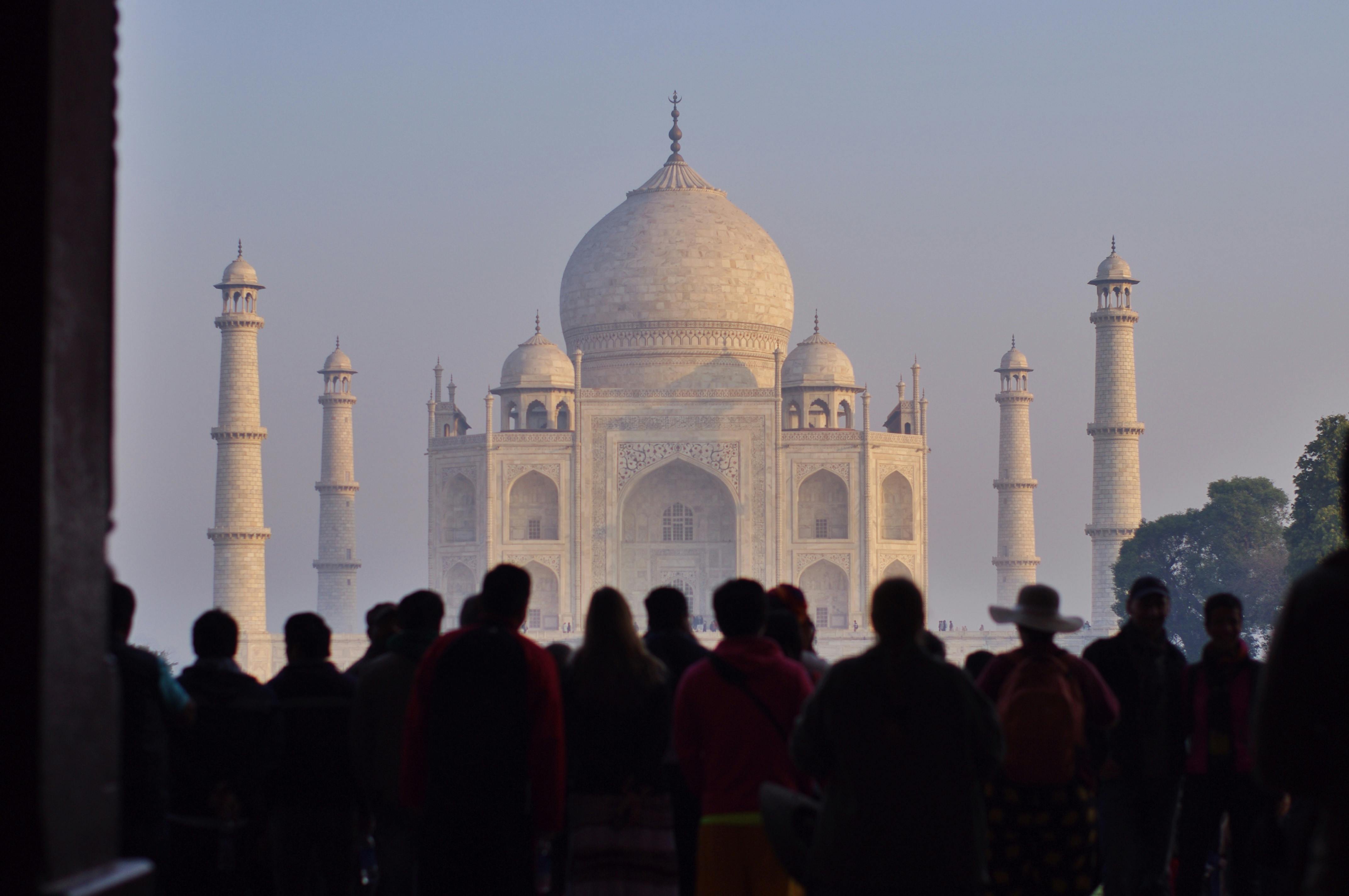 people near taj mahal