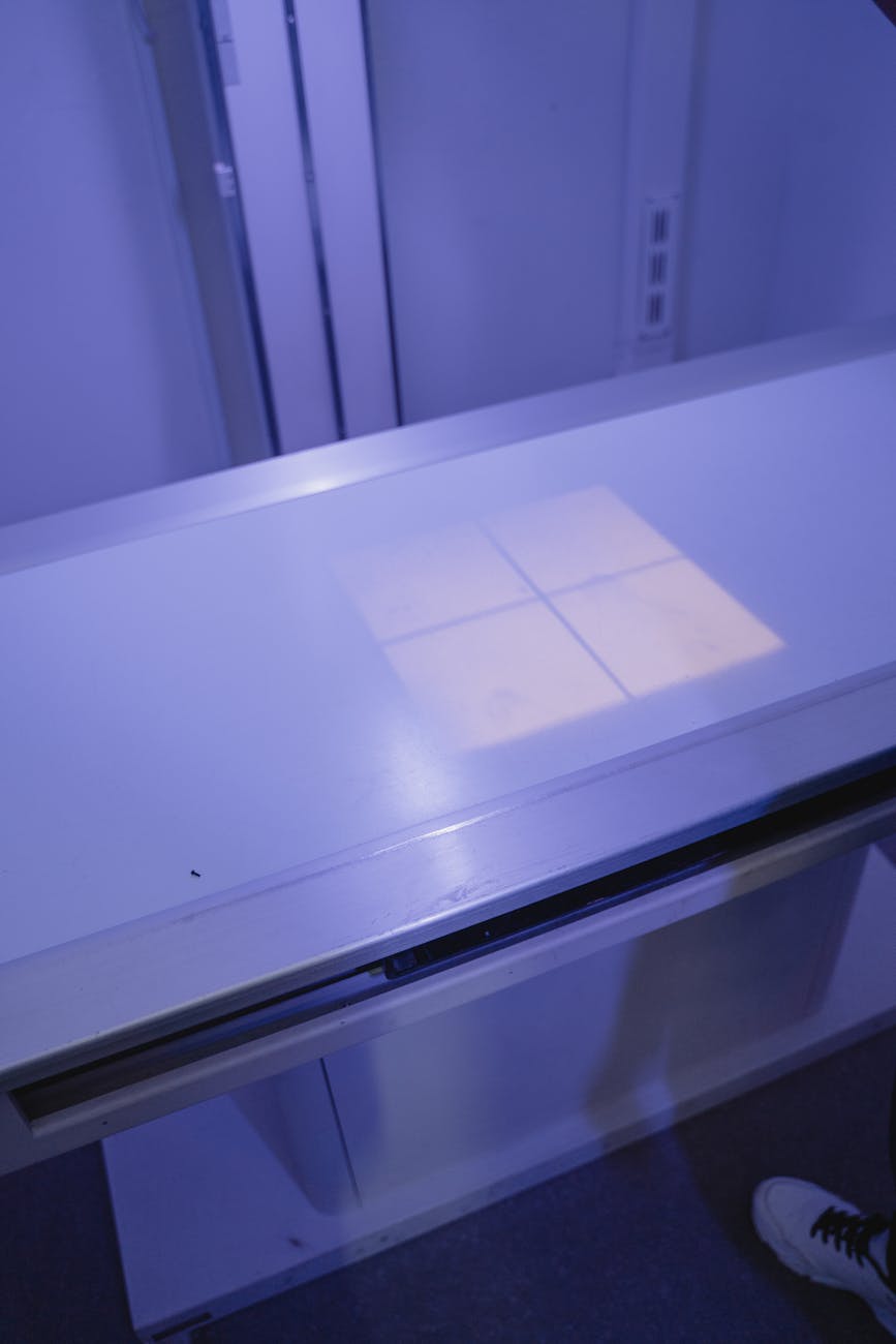 Light projection creating abstract patterns on a white surface in an indoor setting.